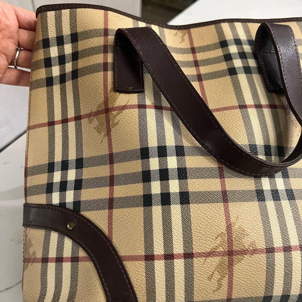 Burberry Full Leather , short handle, Medium size - Picture 8 of 13